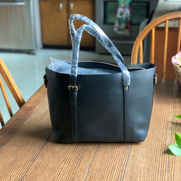 Black medium shoulder bag. - Picture 10 of 12